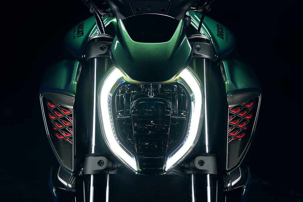 Ducati e Bentley: due serie davvero speciali per la Diavel V4